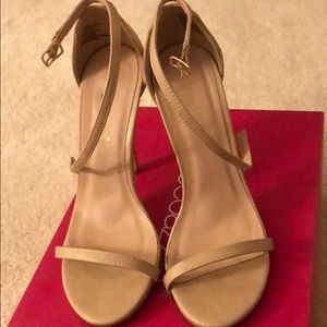 Perfect nude heels!
